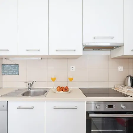 Cozy Niko - Private Parking And Balcony Apartamento *